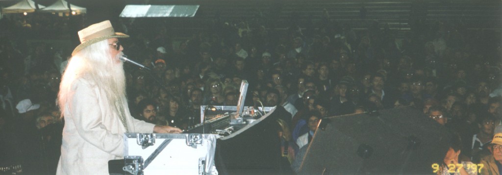 PHOTO - Leon Russel, Framingham Blues Festival, (c)1997 Randy M. Harris, all rights reserved.