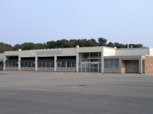 (PHOTO) Former Coutryfare Star Market at 770 Water Street sits vacant in Framingham, MA